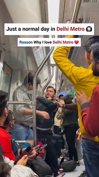 Fight in Delhi Metro || Delhi metro fight scene #delhimetro #metro #fight #delhimetrovlog #metroviral #viralshort #short #reel
