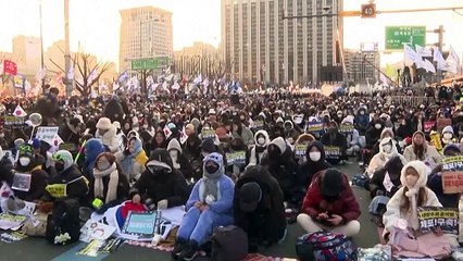 مظاهرة سلمية في سيول ضد الرئيس الكوري الجنوبي المُقال يون سوك يول وسط اضطرابات سياسية