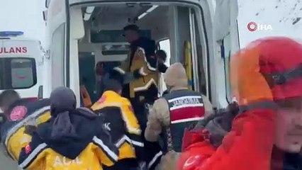 Erzincan'da yolcu otobüsü devrildi! Çok sayıda yaralı var