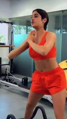 Janhvi Kapoor's Fitness Routine: Strength, Cardio & Flexibility Tips 💪