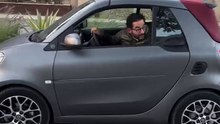 أحمد حلمي يسخر من سيارته الصغيرة الجديدة.. لابس شراب
