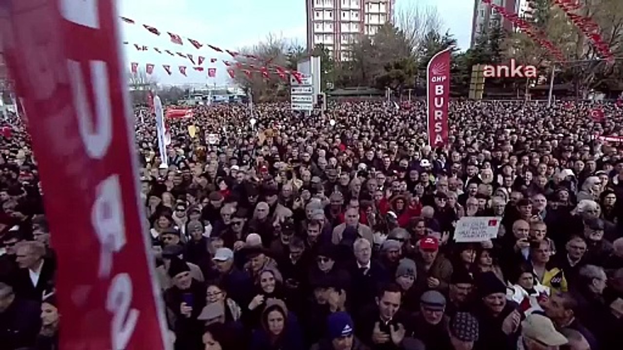 Özgür Özel: Erdoğan’ın tarafı zenginlerin sofrasıdır