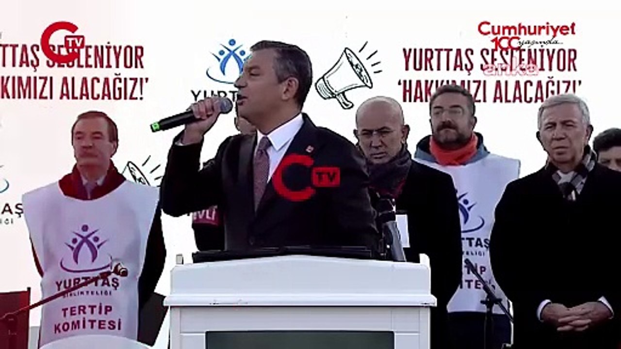 Özgür Özel: "Siyaset taraf olma sanatıdır. CHP’nin tarafı Tandoğan meydanıdır, Recep Tayyip Erdoğan’ın tarafı zenginlerin sofrasıdır"