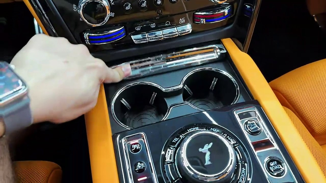 Rolls Royce Cullinan Black Badge (2025) - Ultra Luxury Ship in details