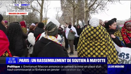Un rassemblement en soutien à la population mahoraise organisé au pied de la Tour Eiffel