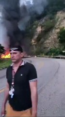 Santa Cruz: Reportan incendio de una cisterna en la carretera a Camiri