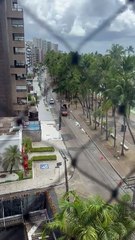 Vídeo mostra agentes do DMTT multando motoristas por estacionamento proibido na orla