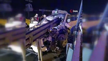 Direksiyon hakimiyetini kaybeden otomobil bariyerlere çarptı:1 ölü, 2 yaralı