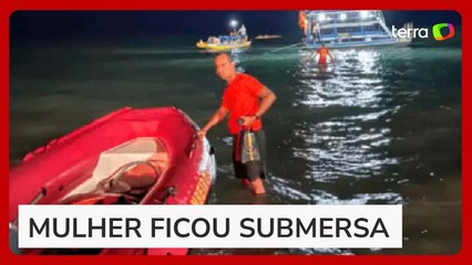 Jangada com 12 pessoas naufraga em Maceió durante passeio em piscina natural