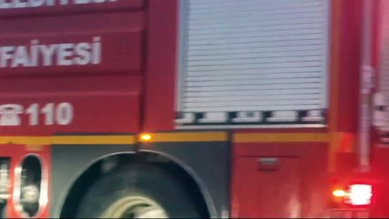 Yoğun sis ve kaygan zemin kazayı beraberinde getirdi:2 yaralı
