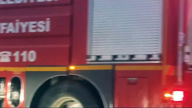 Yoğun sis ve kaygan zemin kazayı beraberinde getirdi:2 yaralı