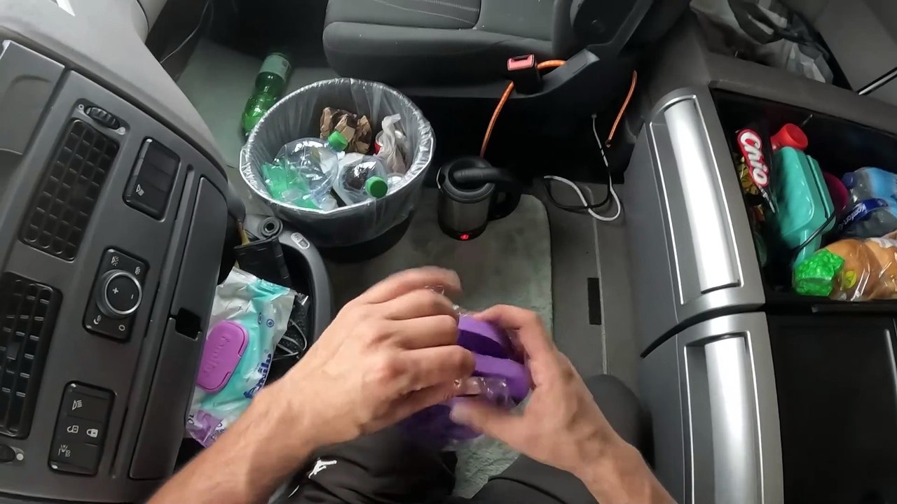 My Lunch and Unloading Routine in the Truck in Cold Weather!