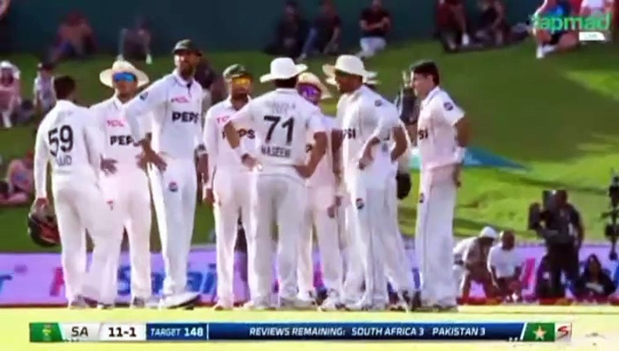 South Africa three wickets lost 27/3