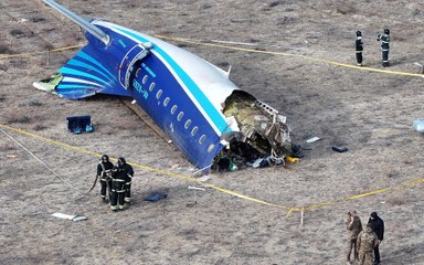 Azerbaijan Airlines : Poutine évoque des tirs de la défense aérienne russe avant le crash
