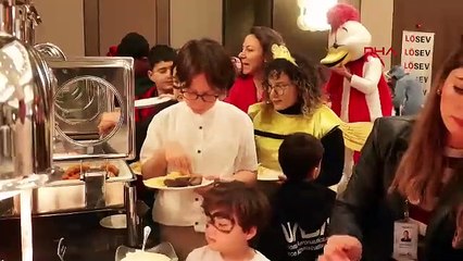 İstanbul-LÖSEV'in yeni yıl balosunda çocuklar doyasıya eğlendi