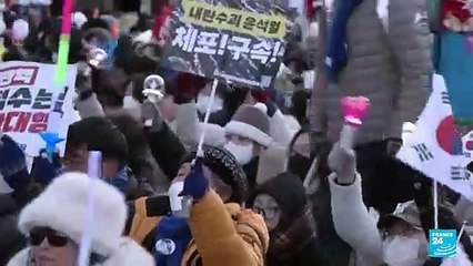Continúa la crisis política en Corea del Sur; manifestantes exigen renuncia de Yoon