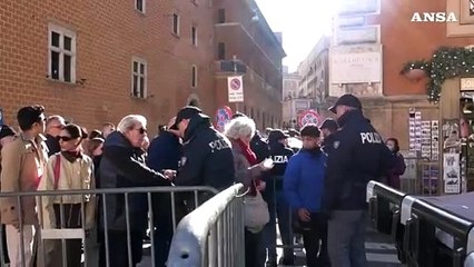 Giubileo 2025, migliaia di fedeli a San Pietro in attesa dell'Angelus