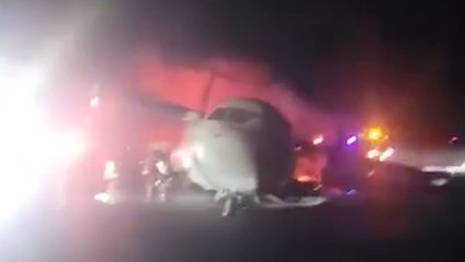 Le train d'atterrissage d'un avion prend feu, les passagers sains et saufs