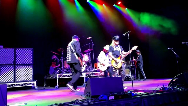 Cheap Trick - I Want You to Want Me