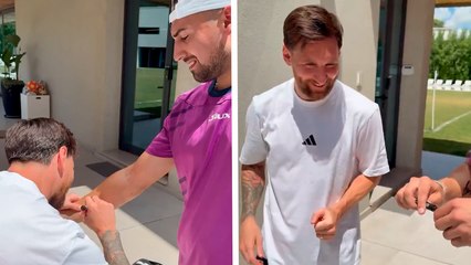Messi cumple el sueño de Alex Chozas, jugador de padel, y le firma el brazo