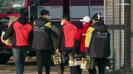 مأساة جوية في كوريا الجنوبية: 120 قتيلًا إثر اشتعال طائرة ركاب بعد انزلاقها عن المدرج