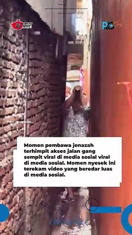 Prihatin, Keterbatasan Akses Jalan Buat Pembawa Jenazah Ini Kesulitan Melewati Gang Sempit