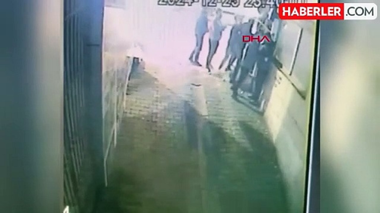 Kağıthane'de takip edildiklerini zanneden şüpheliler, sokak ortasında polise saldırdı