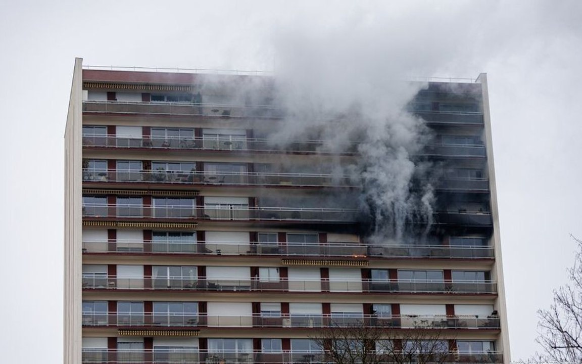 80 pompiers mobilisés pour un incendie au 14e étage d’un immeuble à Vanves