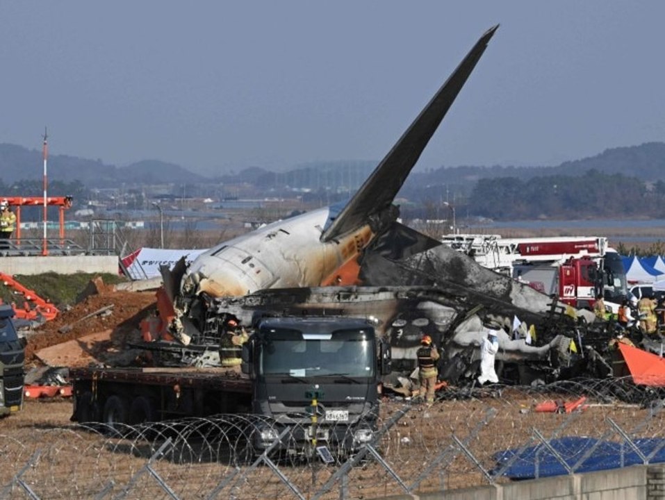 Flugzeugdrama in Südkorea: Maschine geht bei Landung in Flammen auf