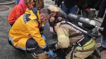 Beyoğlu'nda korkutan yangın: 3 kişi çıkarıldı, kalp masajıyla hayata döndü!