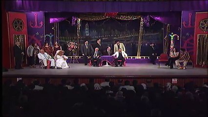 واحمد ادم  ايضا يغنى للمكرونة🤣🤣