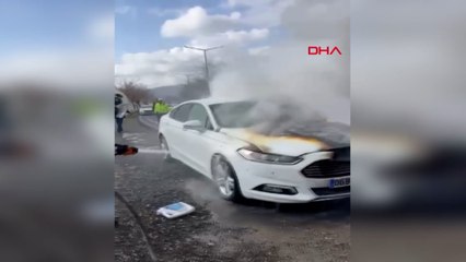 Mardin’de, seyir halindeki otomobil yandı