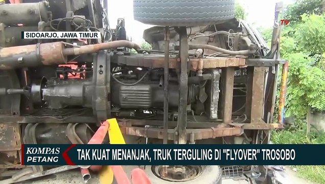 Truk Terguling di Flyover Trosobo, Sebabkan Kemacetan Jalan Mojokerto-Surabaya