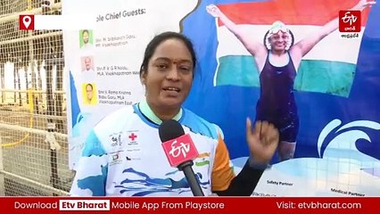 విశాఖపట్నం నుంచి కాకినాడ వరకు- సముద్రంలో ఈత కొట్టి