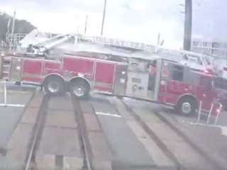 Zug kracht in Feuerwehr