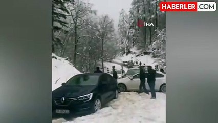 İnegöl'de Yoğun Kar Yağışı Nedeniyle Araçlar Mahsur Kaldı