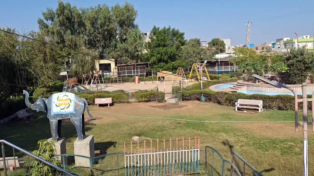 गायब फव्वारा, टूटी बेंच, बिखरे झूले, बेखौंफ हुड़दंगी, बिखरता नेहरू उद्यान