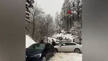 Bursa’da o yolda kar esareti! Çok sayıda kişi mahsur kaldı