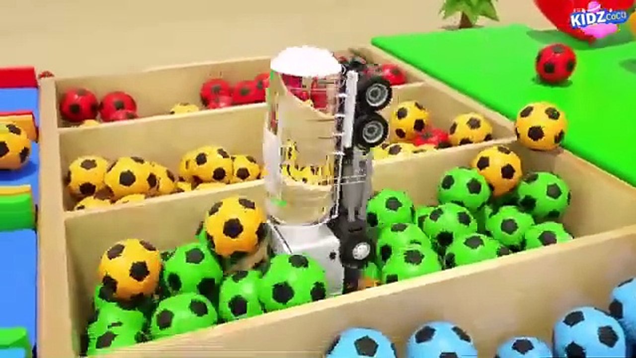 Kids' stars entertain with colourful balls l Baby Shark rhymes. 🌈🌴🎁#kidzcoco #forkids #babyshark