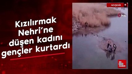 Kızılırmak Nehri'ne düşen kadını gençler kurtardı