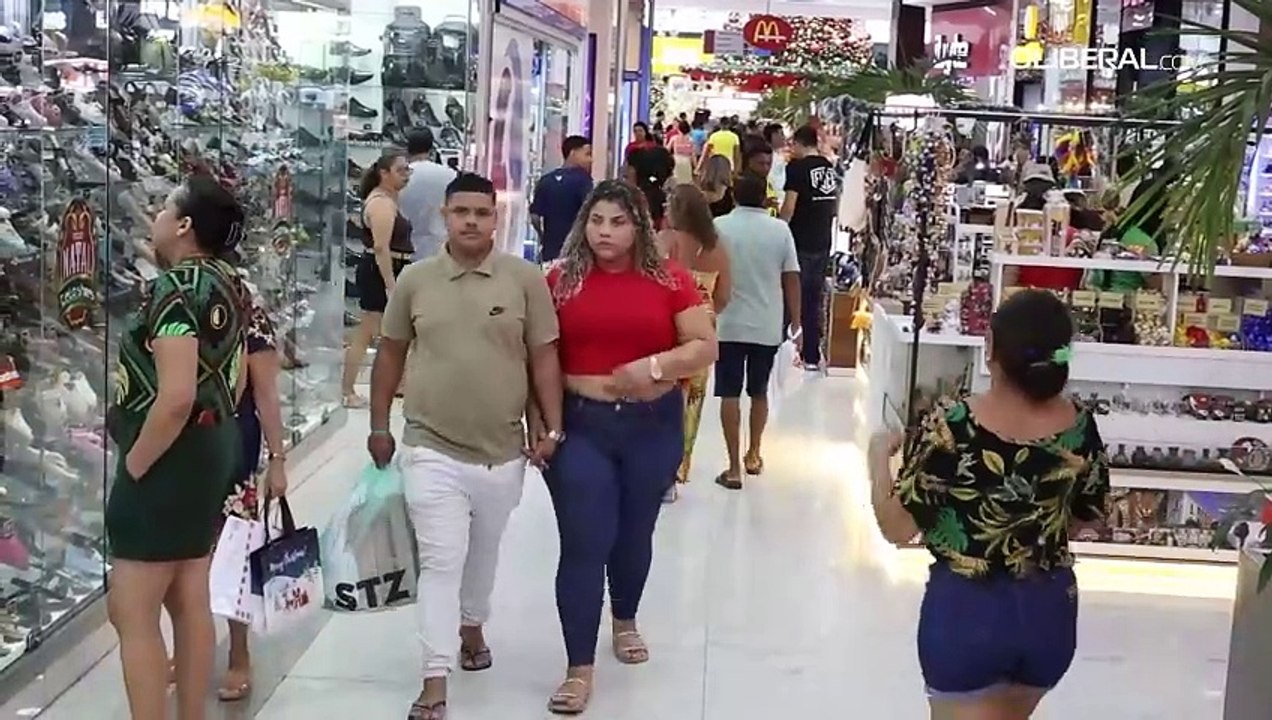 Shopping em Belém têm movimento intenso de comp...