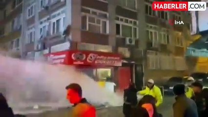 Kadıköy'de Patlayan Kanalizasyon Borusu Dükkan Zararına Yol Açtı