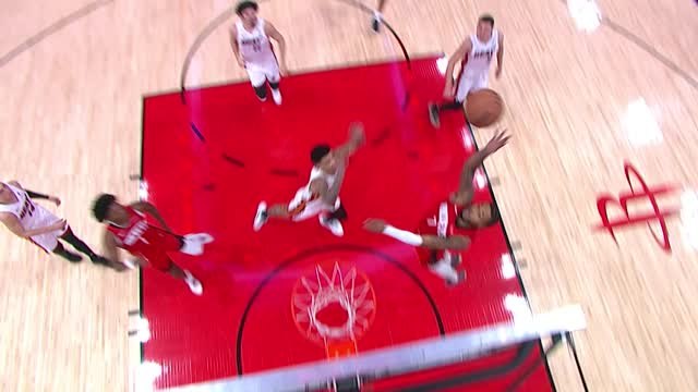 Whitmore throws down an enormous alley-oop