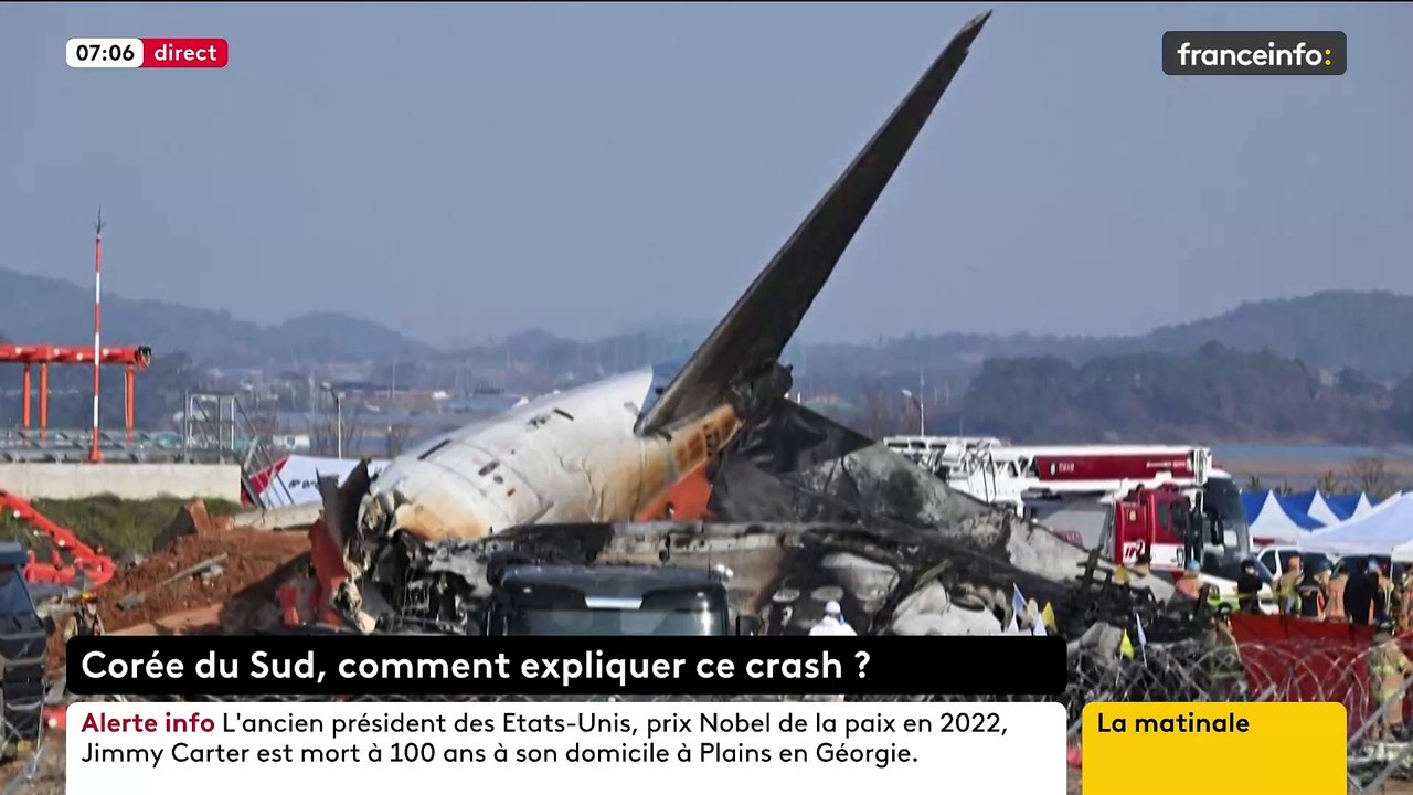 Corée du Sud: Les drapeaux sont en berne aujourd’hui pour honorer la mémoire des 179 personnes tuées dans le pire accident d’avion jamais survenu sur son sol - Une enquête est en cours pour déterminer la cause du drame
