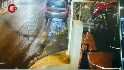 Evi terk eden eşinin ağabeyinin aracına zarar verdi!