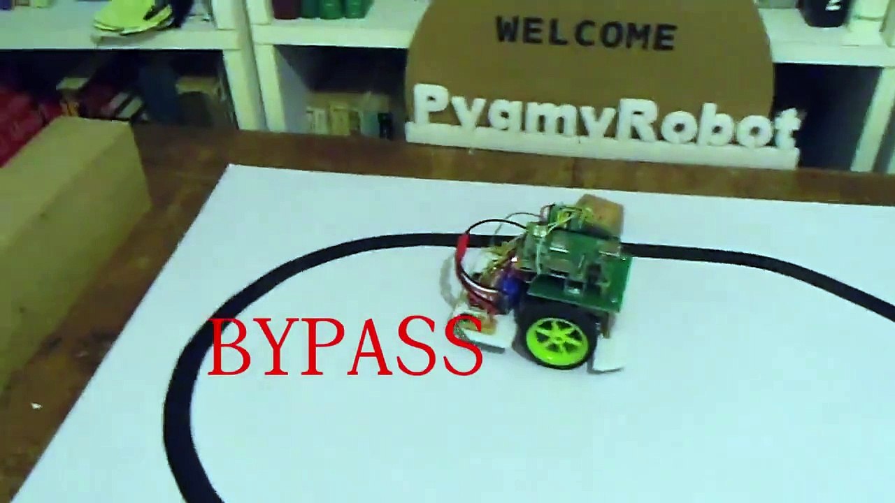 PygmyRobot : hippodrome éviteur d'obstacle demi-tour.
