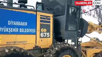 Diyarbakır'da Kardan Kapanan 300 Kilometrelik Yol Ulaşıma Açıldı