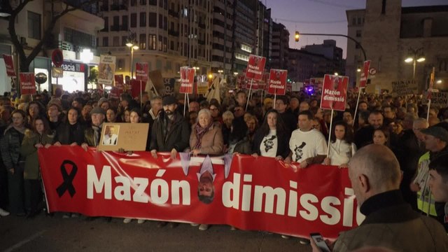 Espagne : Des milliers de personnes dénoncent la gestion des inondations à Valence