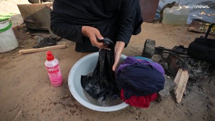 "فقدنا كل شيء في هذه الحرب".. نساء غزة في مخيمات النزوح بين غياب الخصوصية وواقع قاسٍ لا يُحتمل