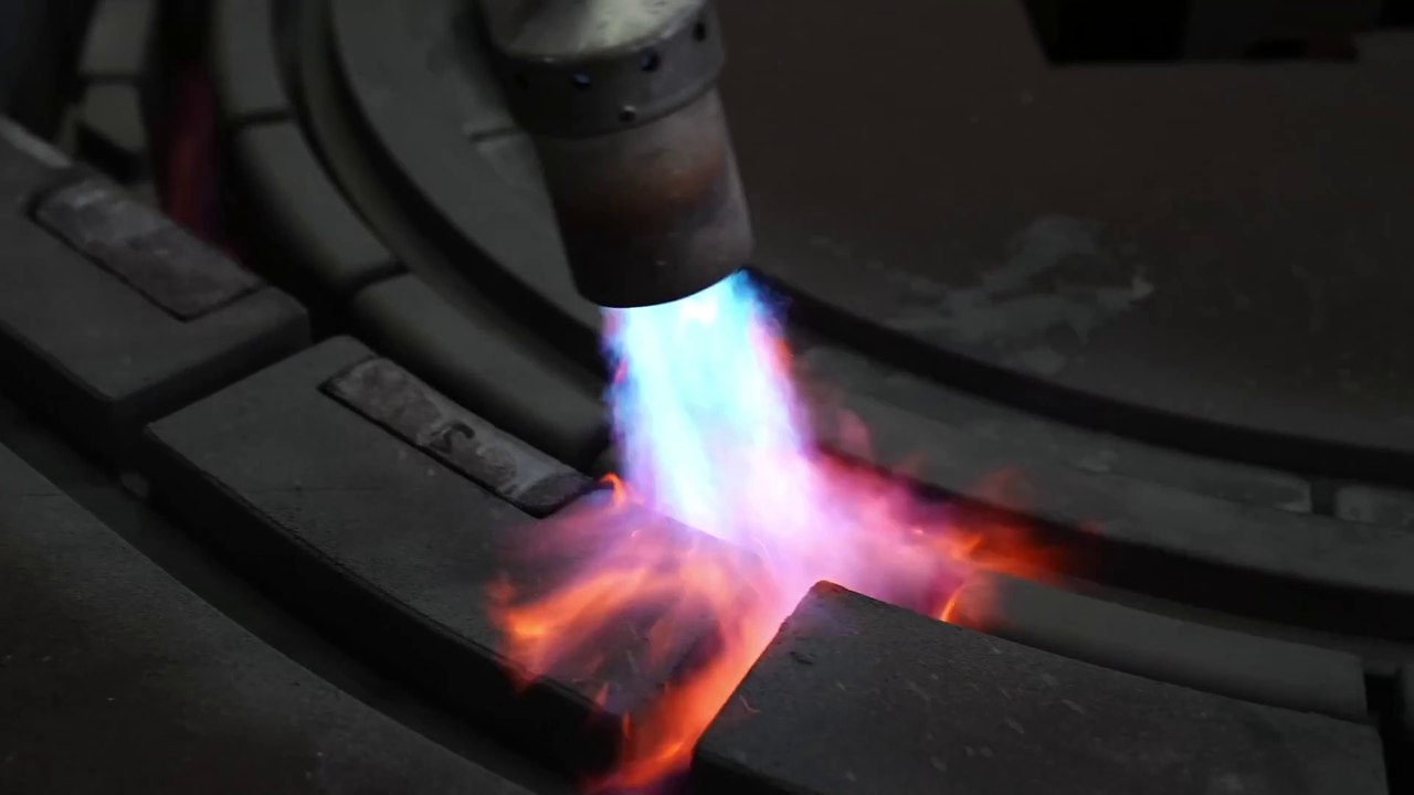 The Production Process of Super-Large Aluminum Castings Inside an Old Aluminum Foundry in Japan